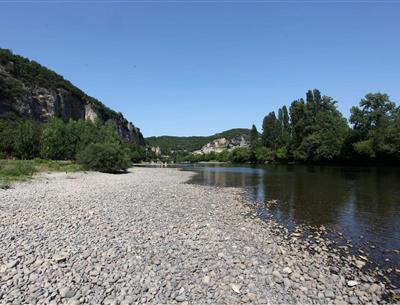 Accès direct rivière Dordogne au Camping La Plage, camping 3 étoiles avec piscine, location de mobil homes près de Sarlat, Castelnaud et Lascaux en Dordogne Périgord Noir